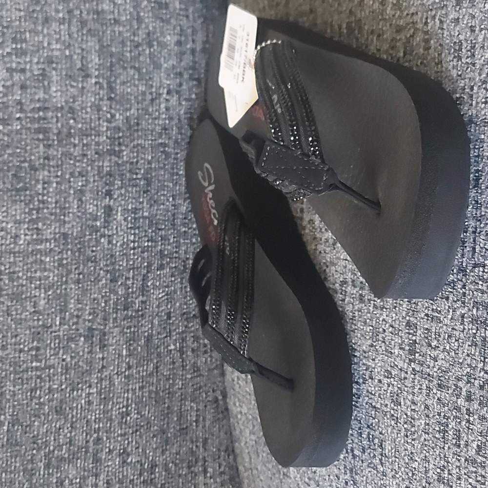 *Final price*  Skechers sandals